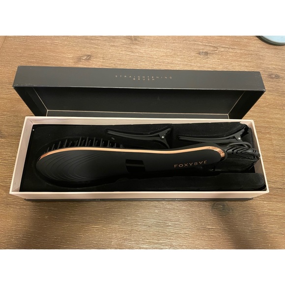 FoxyBae Straightening Brush - Picture 2 of 4